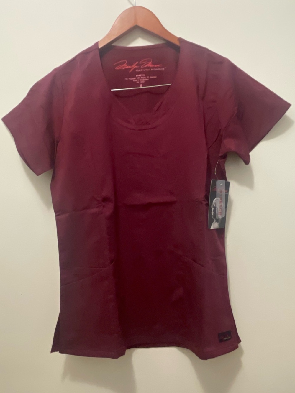 Marilyn Monroe Short Sleeve Scrub Top in Wine